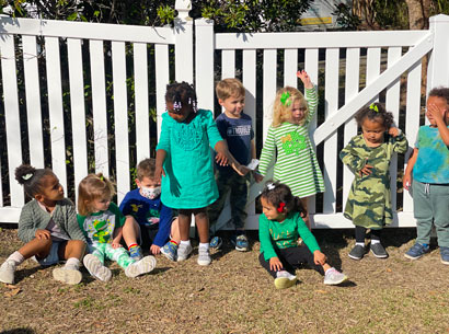 82 Preschoolers Wear Green Day! Web