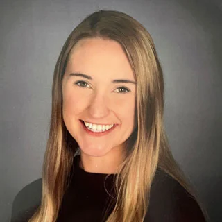 Lindsey Headshot
