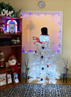19 Holiday Decorations Snowman Tree Lobby Web